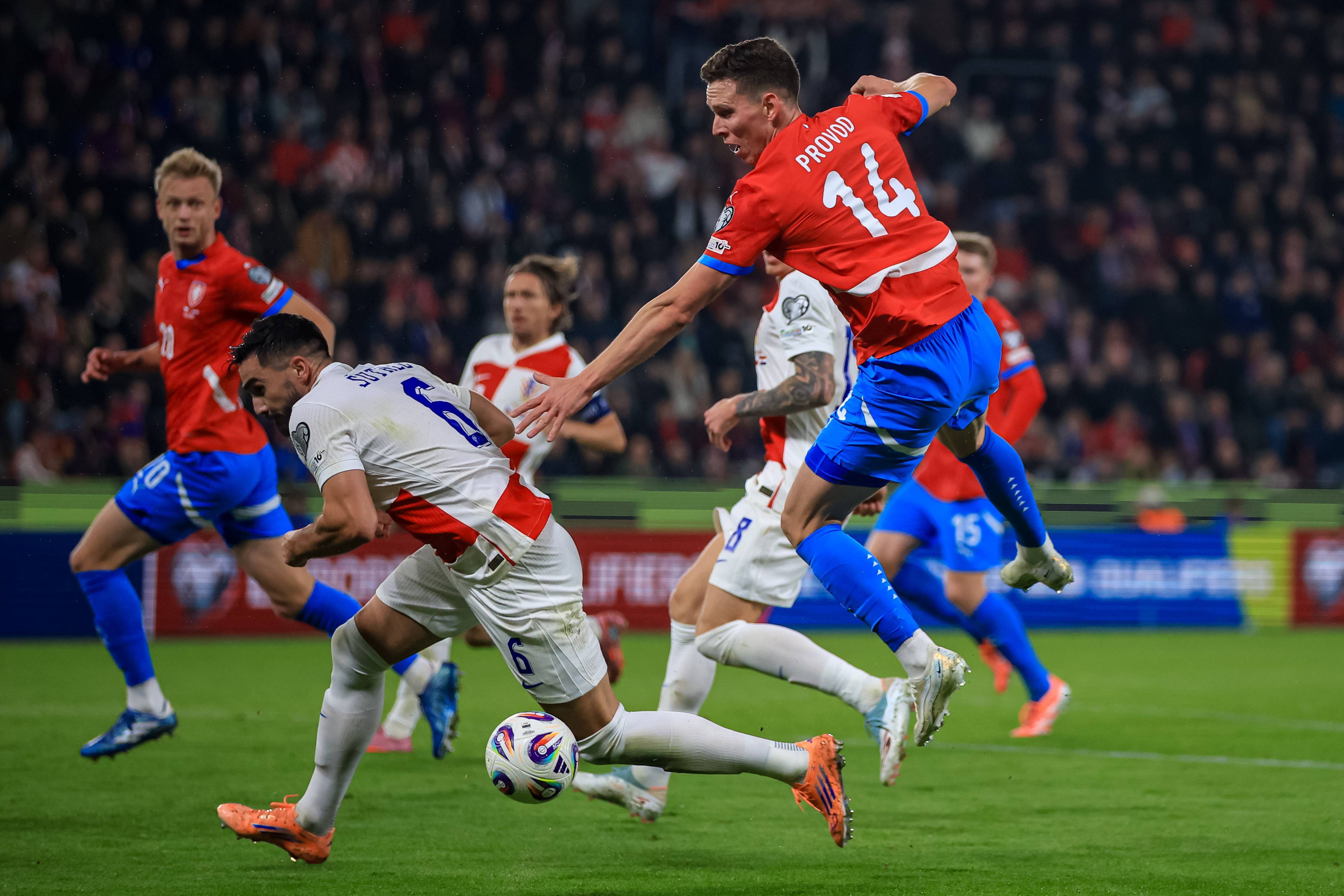 波兰战平克罗地亚，成功晋级八强